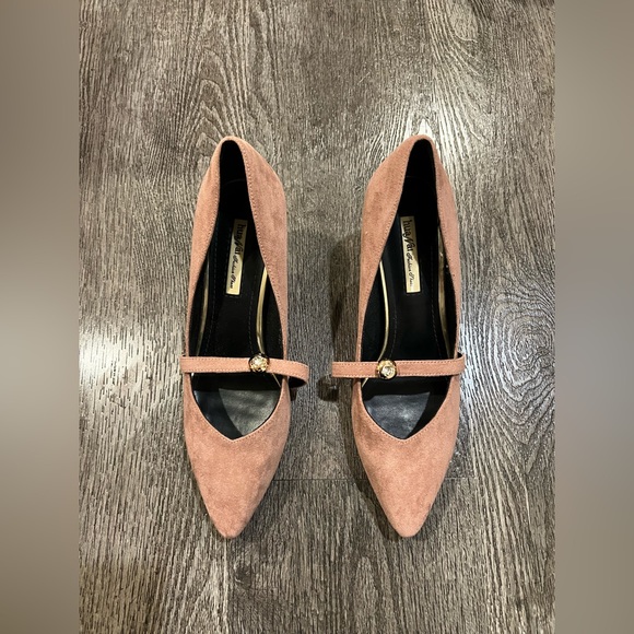 Pump shoes . Heeled shoes . - Picture 6 of 9